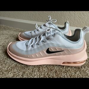 Woman’s Nike air max